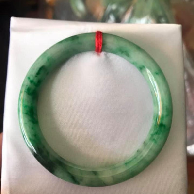 VÒNG VIP LÝ SƠN THUỶ SAO 48 dầy 7mm  ĐÁ CẨM THẠCH TỰ NHIÊN MÀU XANH BÔNG  MƯỢT LÊN TAY ĐEO RẤT SANG NỮ TAY NHỎ MẠNG MỘC HỎA 35KG ĐẾN 49KG ĐEO 