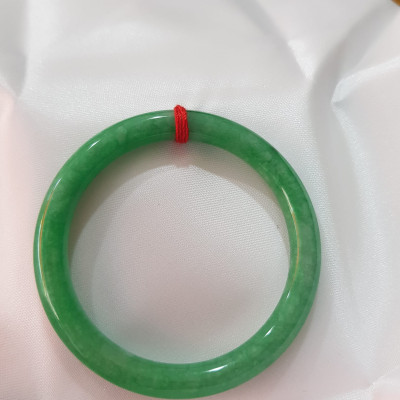 Vòng Tay Đá Cẩm Thạch Đậu 50mm x 7mm đẹp  Màu Xanh Ngọc Đậu đều đẹp Hợp mệnh Hỏa Mộc Thủy  Nữ cân nặng 50kg - 55kg đeo đẹp ạ