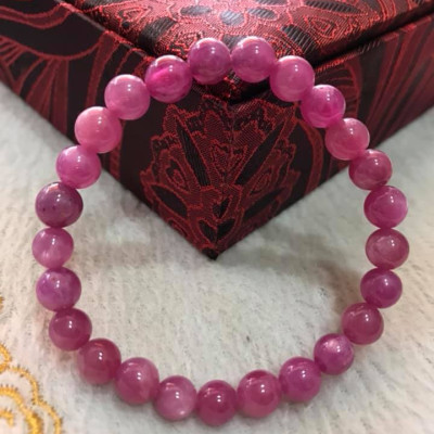 CHIẾC VÒNG NỮ TAY ĐÁ RUBBY HỒNG CÁNH SEN ĐẸP  SIZE VÒNG 7MM HỢP NỮ MỆNH HỎA MỆNH THỔ  100% ĐÁ RUBBY HỒNG TỰ NHIÊN Ạ