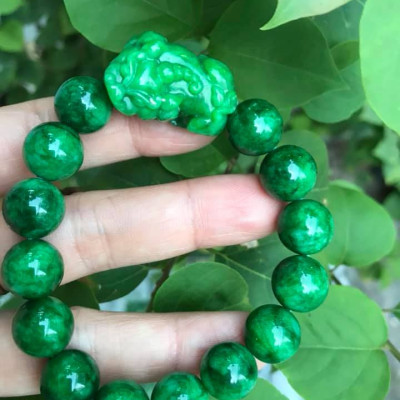 VÒNG TAY ĐÁ CẨM THẠCH TỲ HƯU  SIZE 12MM AC MỆNH MỘC HOẢ ĐEO  MÀU XANH CẨM THẠCH ĐẬM ĐẸP Ạ