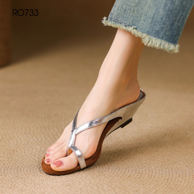 Dép nữ xỏ ngón, đế xuồng da lộn ROSATA RO733 - 3p - Bạc, Vàng - BKSTORE