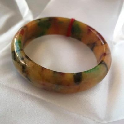   VÒNG TAY MÃ NÃO BẢN HẸ TỨ QUÝ 55 VÂN VÂN VÀNG ĐEN XANH BÔNG ĐỀU CẢ VÒNG ĐẸP NỮ 54KG ĐẾN 64KG ĐEO ĐẸP CHÂT LIỆU ĐÁ MÃ NÃO TỨ QUÝ 