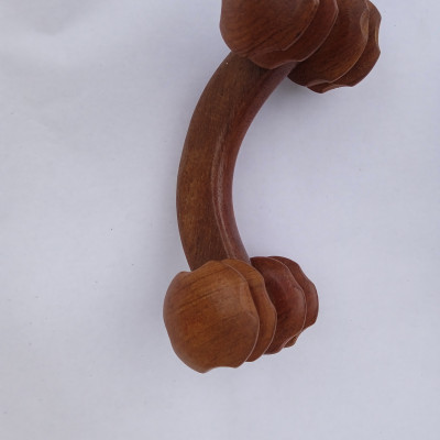 Dụng cụ massage N H home bằng gỗ hương 4 bánh lăn