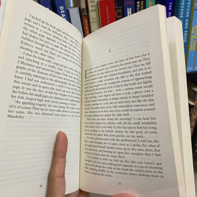 Sách - Rebecca by Daphne du Maurier | Classics / Fiction / Mystery Gothic / Romance in English