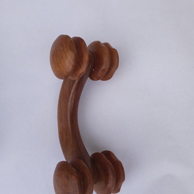 Dụng cụ massage N H home bằng gỗ hương 4 bánh lăn