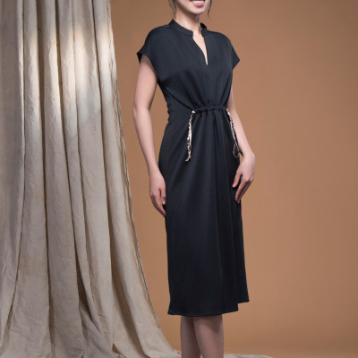 Đầm thun đen cổ sơmi tim, rút dây Maxivic LM062405 [BST Da Beo]