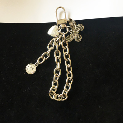 Strap đeo quần áo cài giày charm trái tim 3D phong cách thời trang hot trend