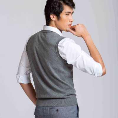 Áo len gile Aligro màu ghi đậm ALENGL011