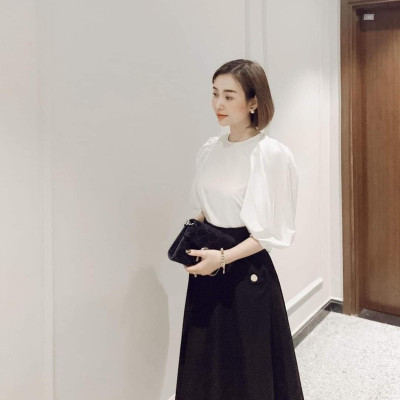 Áo Cổ Tròn Tay Bo Hella