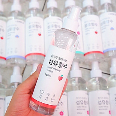 Xịt Thơm Và Khử Mùi Quần Áo Hàn Quốc 250ml (Tặng Cafe Macca)