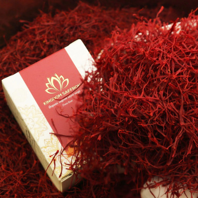 Combo 2 hộp (hộp/1gr) saffron Kingdom Herb, nhụy hoa nghệ tây Iran chính hãng super negin thượng hạng (tặng táo đỏ Tân Cương 10g, bình thủy tinh và nhíp gắp saffron)
