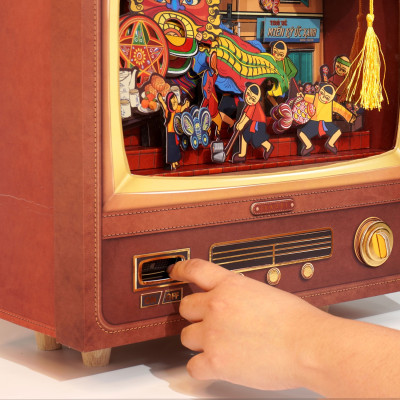 Hộp Quà Trung Thu IKACHI "Truyền Hình Trở về miền ký ức xanh" - Set 4 bánh, có nút phát nhạc, nến + đế nến