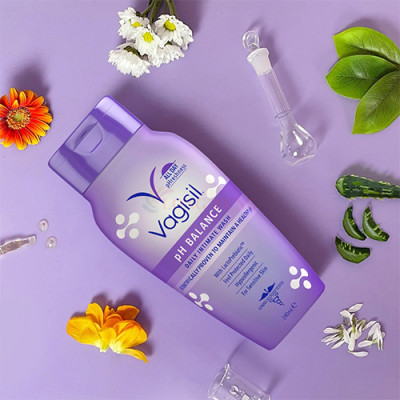 Dung dịch vệ sinh phụ nữ Vagisil pH Balance Daily Intimate Wash (240ml/354ml) - Hàng chính hãng