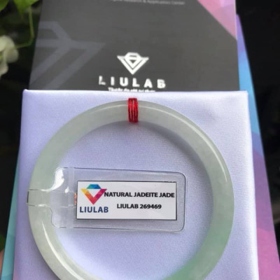 Vòng Tay Đá Cẩm Thạch TR LÝ A 51mmx Dầy 6,5mm Kèm Giấy Kiểm định Liulab No 269469  Chất liệu đá cẩm thạch tự nhiên trắng Điểm Xanh Lý 1 Bên  Nữ cân nặng 50kg - 56kg đeo ạ