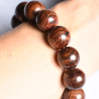 Vòng Tay Gỗ Sưa Đỏ Đẳng Cấp