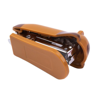  Dập ghim mini #10 Deli - 12 trang, gấu nâu, lợn hồng, cá sấu xanh - 1 cái - E0452