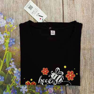 Áo phông ngắn tay, áo thun nữ cộc tay Vicci AP.01.4 chất liệu cotton vân gỗ in chữ Bee Kind