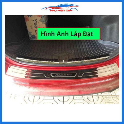 Ốp chống trầy cốp Accent 2018-2019-2020 thép không gỉ vân titan bảo vệ xe chống va đập