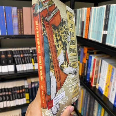 Sách - The Cat Who Saved Books by Sosuke Natsukawa - Bìa mềm | Japanese Literature / Fantasy Fiction