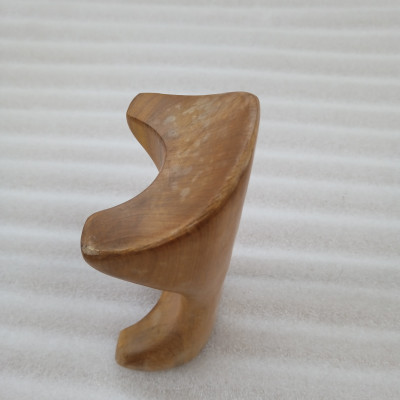 Dụng cụ massage N H home bằng gỗ thơm hình con ếch.